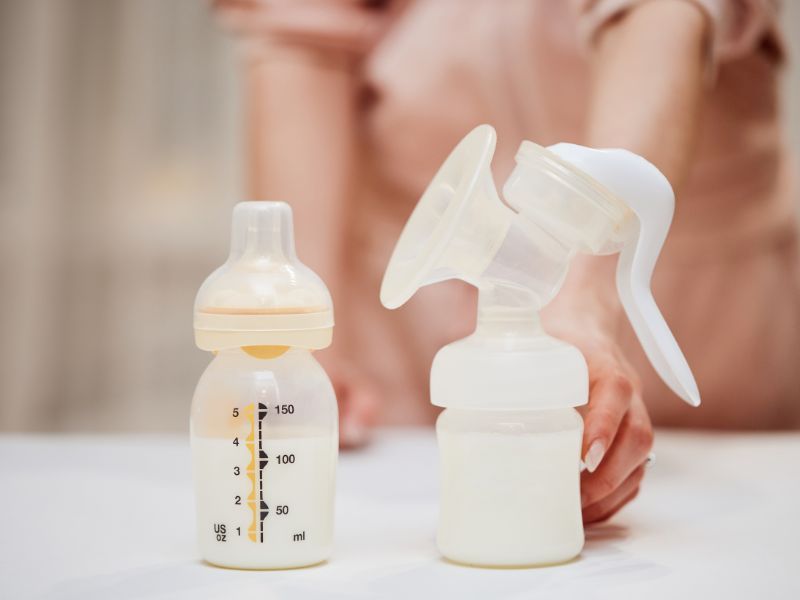 Cách pha sữa non với sữa mẹ đúng cách