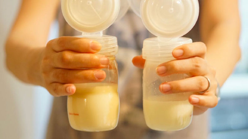 Khi nào nên pha sữa non với sữa mẹ