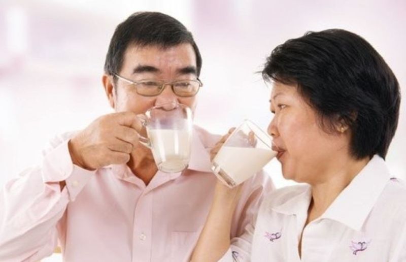 Lợi Ích Của Sữa Non Đối Với Người Già